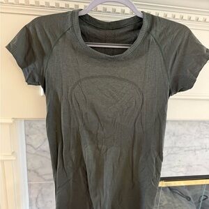 lululemon athletica Olive Short Sleeve Tee